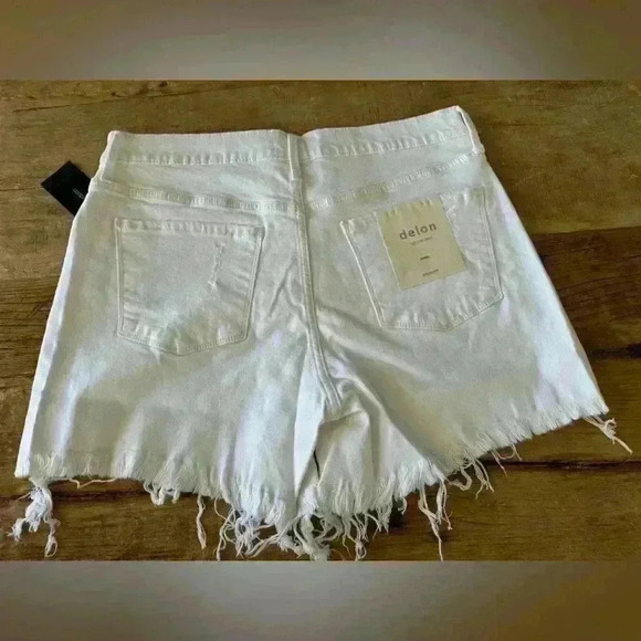 🔥NWT Edyson Delon High Rise Shorts, White, Distressed, Fringe~Sizes 29 & 30🔥 - Picture 5 of 7